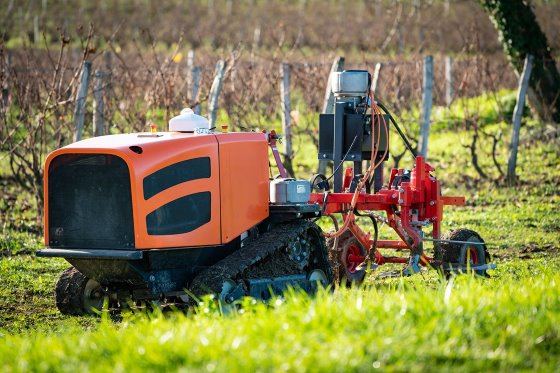WeLASER robot to kill weeds using a powerful laser