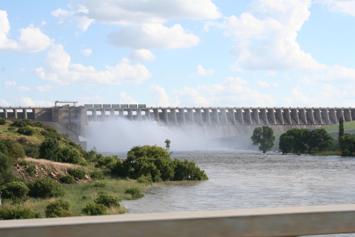 GOEIE NEERSLAE LAAT SUID AFRIKA DAMVLAKKE STYG- Suid Afrika