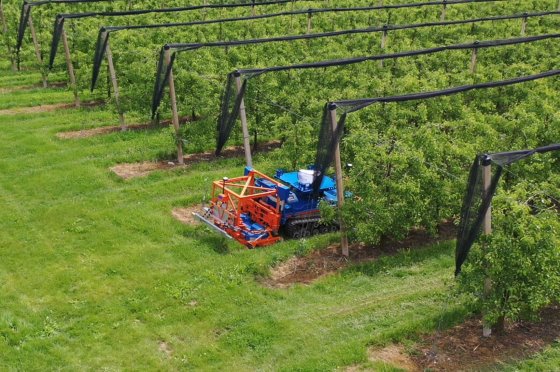 Slopehelper robot to work year-round in vineyards